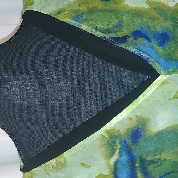 Vera Wang sleeveless blouse - Picture 3 of 9